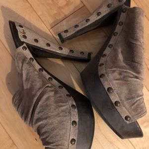 Guess open toe studded suede sandals. New. Size 10